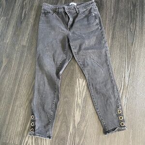 Loft button ankle capri/ size 10 J-1